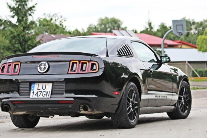 Ford Mustang 2014  83 000 km  Benzyna  Coupe