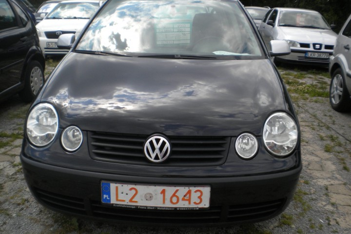 VW POLO r.2003, 8 300