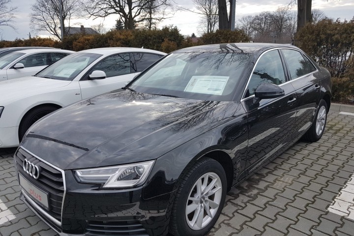 Audi A4 sprzedam auto BEZWYPADKOWE , garażowane